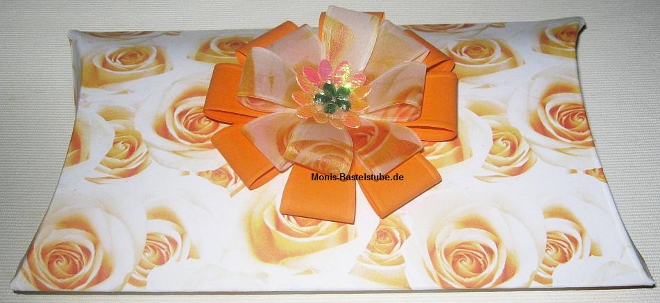 Geschenkbox-mit-Rosette-1.jpg