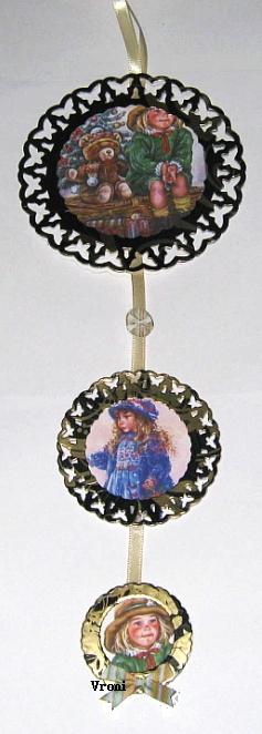 Fensterdekoration Spellbinders und Paintbox Poppets.jpg