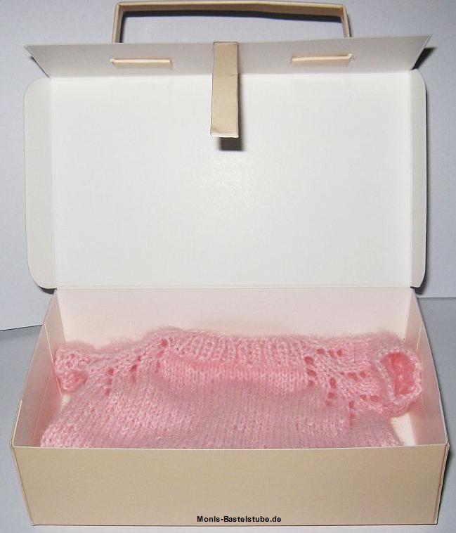 Koffer-mit-Puppensachen-für-meine-kleine-Prinzessin. Offen..jpg