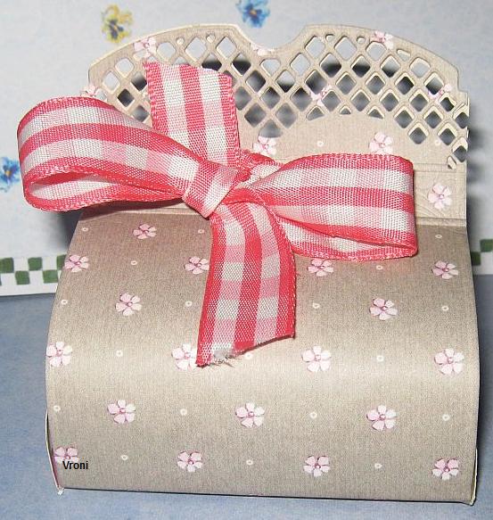 Geschenkset. Ein Papier für alles. Scrapberrys. Robert Addams. TBZ. Hougie Board. Box..jpg