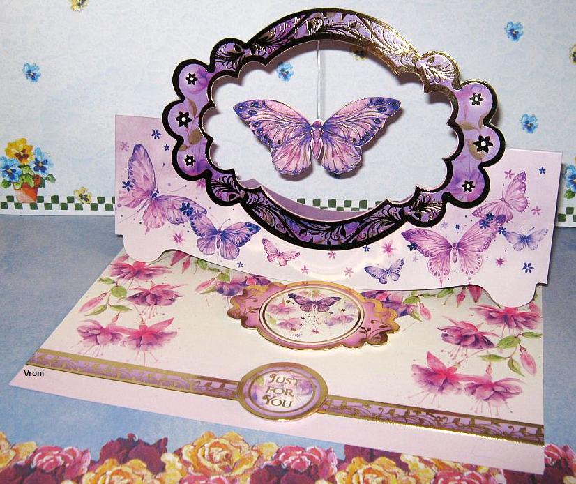 Glückwunschkarte. Blumen und Schmetterling. Hunkydory..jpg