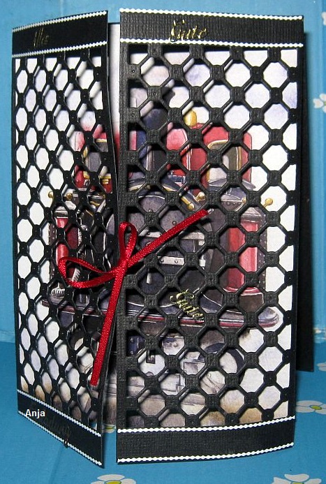 Karte Dampflok. Tattered Lace Mini Lattice.jpg