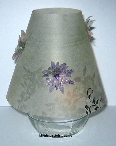 Kleine-Teelichtlampe-Blumen-mit-PergamentPapier-und-Stanzschablone.jpg